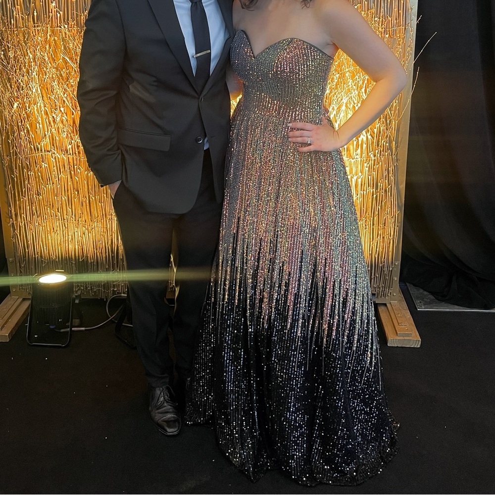 Glamour by Terani couture dress gold and black sequins dress.Size 8.New zipper.